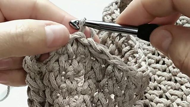 Сумка крючком через плечо. Оригинальный узор. Вязание из шнура. смотреть онлайн