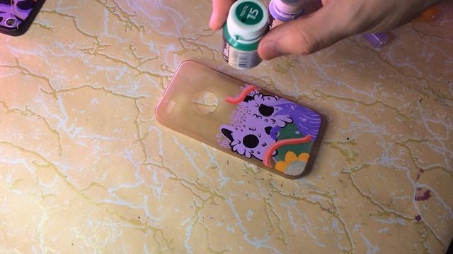 Рисую акриловыми маркерами на чехле / Customized phone case acrylic markers смотреть онлайн