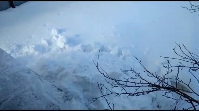 Очистка снега на Даче =) смотреть онлайн