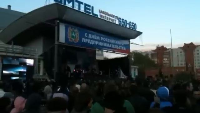 Гарик Сукачев и Неприкасаемые - А за окошком месяц май смотреть онлайн