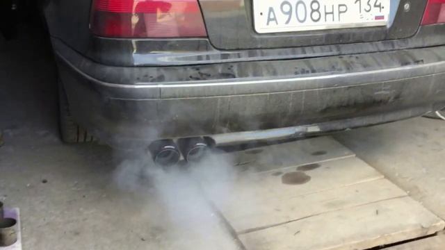 BMW 528i E39 звук выхлопа в гараже