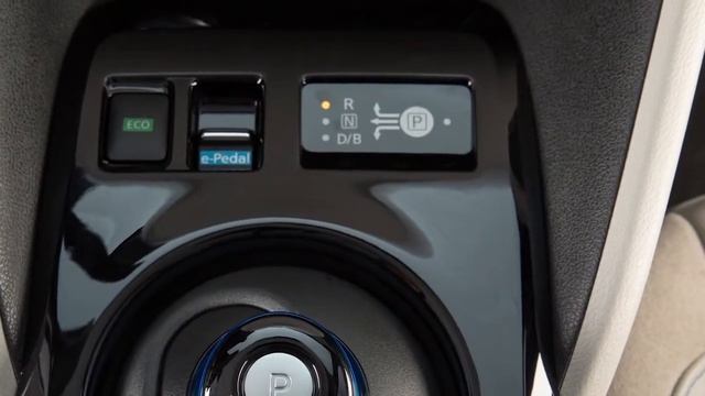Nissan - Assistance au démarrage en pente смотреть онлайн
