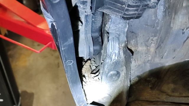 Audi A4 B9 co kryje się pod nadkolem. смотреть онлайн