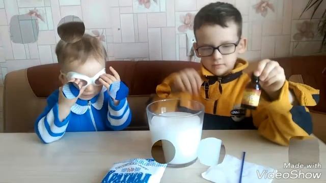 Опыты для детей.Простая химия.Крахмал, йод, вода. смотреть онлайн