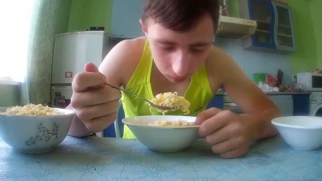 10 лапши быстрого приготовления за 10 минут Challenge.