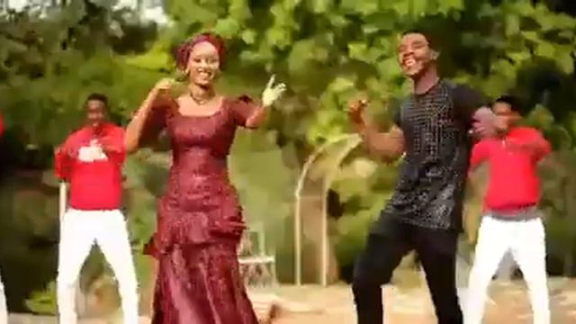 Kamanni video Abdul m shareef with Bilkisu Shema смотреть онлайн