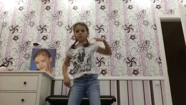 Надо делать уроки Очень не хочется Мама ругается Have to do my homework Really don't want смотреть онлайн