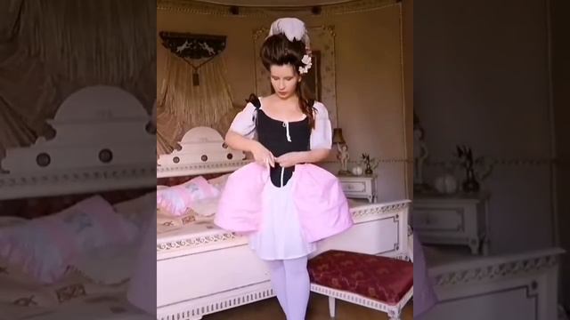 Getting dressed rococo Robe a la Francaise смотреть онлайн