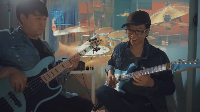 God Will Make A Way (feat. Funtwo & Josh Jong) смотреть онлайн