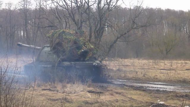 Расчеты САУ «Мста-С» продолжают наносить огневое поражение по позициям украинских террористов смотреть онлайн