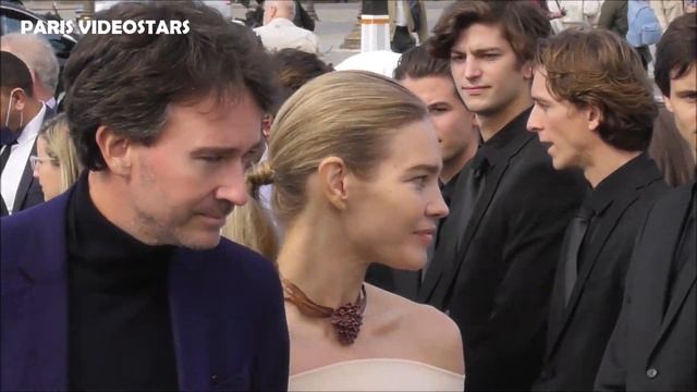 Natalia Vodianova et Antoine Arnault @ Paris 28 septembre 2021 Fashion Week show Dior смотреть онлайн