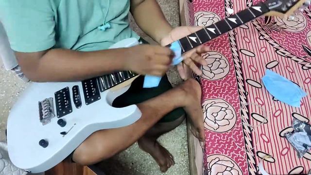 Changing guitar strings | Time Lapse | смотреть онлайн