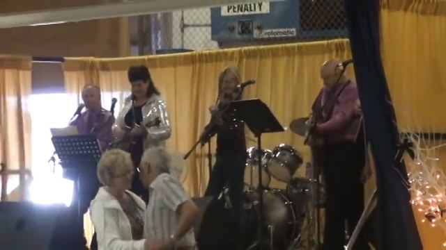 Torrington Music & Dance Weekend. Torrington Aug 29, 2011. Band leaders Bruce & Marlene Phillips смотреть онлайн