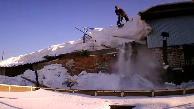 очистка крыши от снега смотреть онлайн