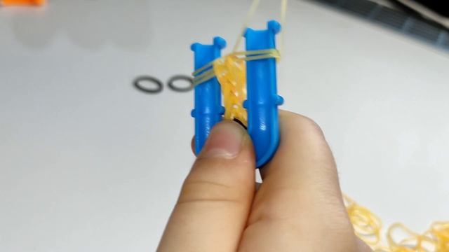 Змія з резинок на рогатці без станка / SNAKE Rainbow Loom Bands / Rubber bands / Фігурки із резинок смотреть онлайн