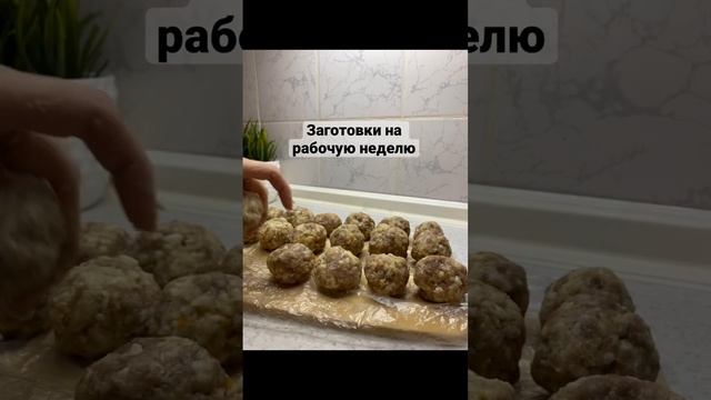ПИЦЦА ЗА 15 минут. ЗАМОРАЖИВАЮ ПИЦЦУ??☺️ #готовимдома #еда #заготовка смотреть онлайн