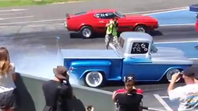 Mustang v 55 Chev Pickup Burnout смотреть онлайн