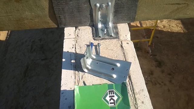 Один из способов крепления балок перекрытия вальмовой крыши смотреть онлайн