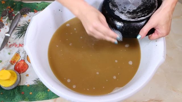 Почти выбросила сковородку - но потом взяла 3 ингредиента и по совету подписчицы отмыла весь нагар. смотреть онлайн