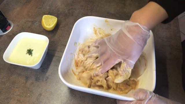 Repas libanais facile Chawarma au poulet sauce à l'ail ?? حضري شورمى في بيتك وأبهريهم بصلصة التومية смотреть онлайн