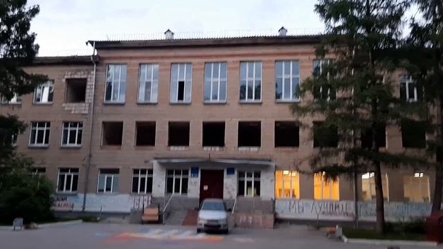 Сносят Гимназию № 3 в Академгородке (разрушают здание 4.06.2020 год) смотреть онлайн