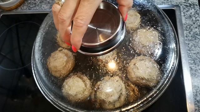 Фаршированные ШАМПИНЬОНЫ, приготовленные на сковороде.Filled Mushrooms.Gefüllte Champignons.