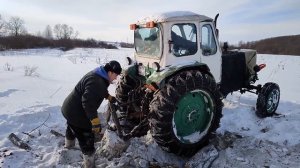Трактор ЮМЗ Застрял в снегу.Зимой едем за дровами.Часть 1.