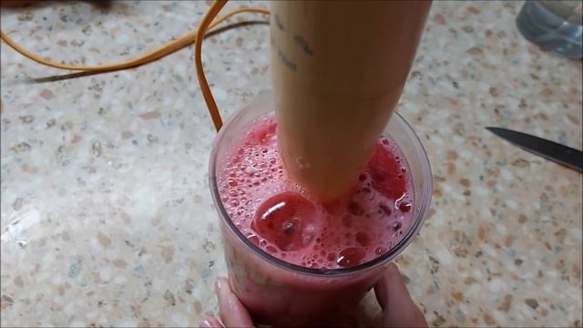 как за 2 минуты изготовить вкуснейший розовый ягодный смузи из замороженных ягод на радость детям смотреть онлайн