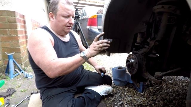 Vauxhall Zafira B Front Disc And Pads Change Hell смотреть онлайн