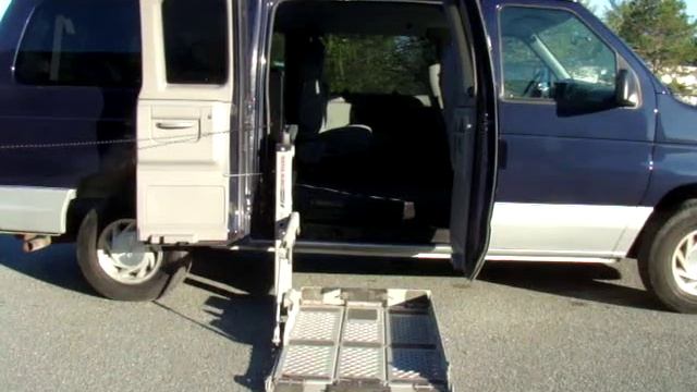 2000 Ford E-150 (Wheelchair Accessible/Handicap Accessible) смотреть онлайн