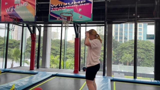 FIRST TIME IN FILIPINO TRAMPOLINE PARK ? | PoliPino смотреть онлайн