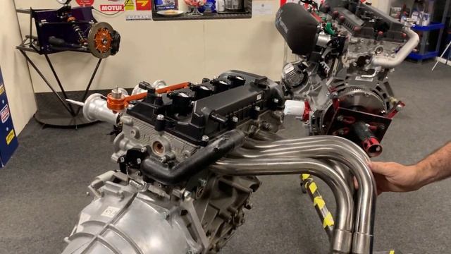 Talk through the installation of engine and components on the Ford 2.5 Duratec Engine. смотреть онлайн