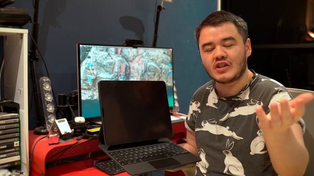 Using iPad as Laptop?! iPad OS 15 First Look with iPad Magic Keyboard смотреть онлайн