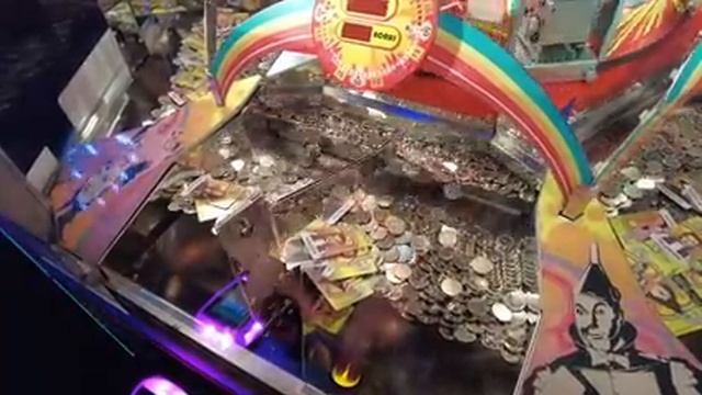 Winning A FULL Set At The Wizard Of Oz Coin Pusher! смотреть онлайн