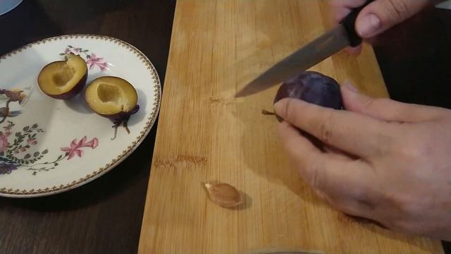 Простой рецепт сливового пирога. Легко, вкусно и красиво. смотреть онлайн