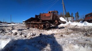 Трактор ТДТ - 55 (трелевочник). Вытаскиваем кировцы со снежного плена.