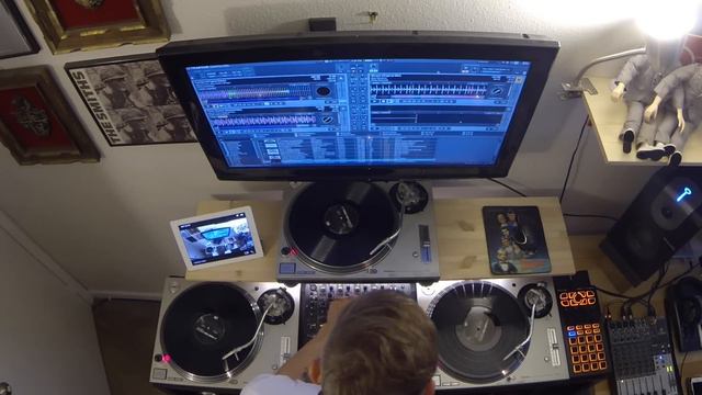 Richard Morrissey - Dentroit Techno Session #2 - Using Allen & Heath Xone DB4 | Technics 1200 Techn смотреть онлайн