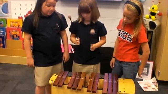 Strong Rock Christian School - 3rd grade music xylophone improvising #2 смотреть онлайн