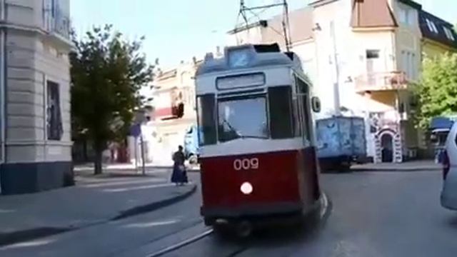 Трамвай номер 2 в городе курорт Евпатория. смотреть онлайн