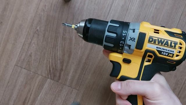 Dewalt Dcd791d2 версия для азиатского рынка, тугое вращение на низких оборотах - норма или нет?