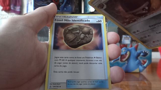 Abrindo Triple Pack Pokémon Sol e Lua Ultra Prisma (RAREST CARD IN SET) смотреть онлайн
