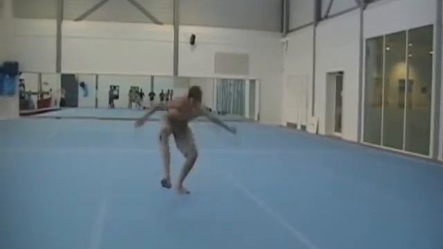 B-twist round_TT смотреть онлайн