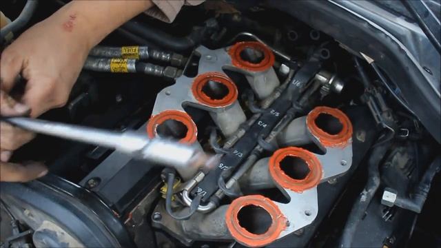 Снятие крышки клапанов и впускного коллектора на Opel Omega Y26SE/ X25XE смотреть онлайн