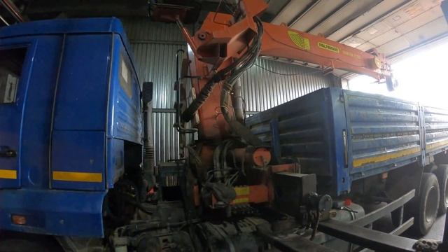 256-й кран ИНМАН ИТ180, как можно было оторвать нижнюю часть короба аутригера. Эх... смотреть онлайн