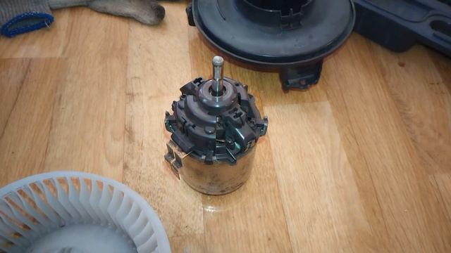 Замена подшипников печки.Тойота Королла 150. смотреть онлайн