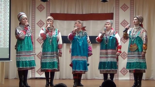 Фольклорный ансамбль "Азорава" - Старинная мордовская эпическая песня "Вирь чиресе" смотреть онлайн