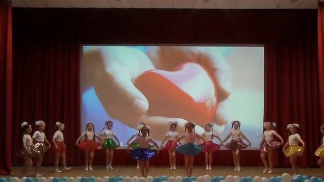 Образцовый самодеятельный коллектив ансамбль танца "Ровесники" смотреть онлайн