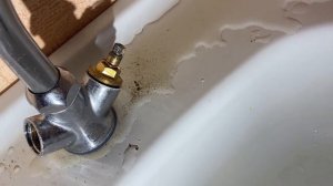 Капает кран как починить. Быстрый ремонт. Чистка Кран Буксы в смесителе. Течь крана. .Протекает кра