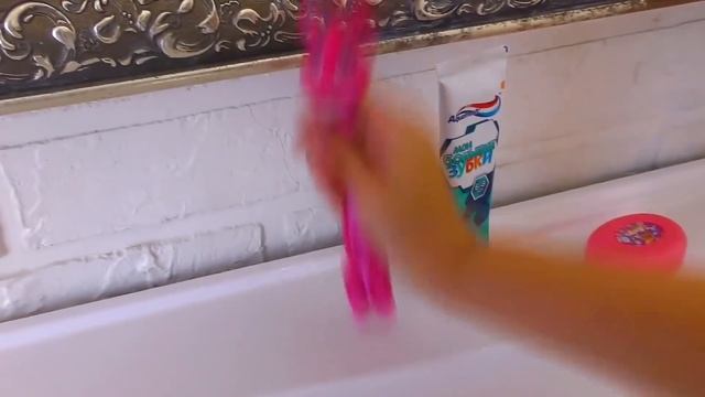 Kids Makeup Disney Princesses Pretend Play with Cleaning Toys & Real Princess Dresses смотреть онлайн