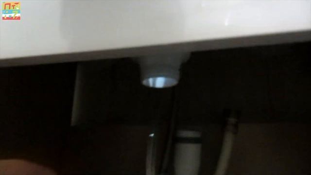 ✅ Как установить раковину в ванной и ПОДКЛЮЧИТЬ КРАН И СИФОН / Ремонт сантехники смотреть онлайн